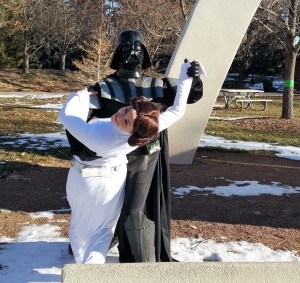 Darth Vader dips Leia
