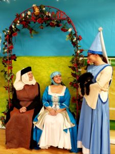 horse's branle garden medieval ladies and dog