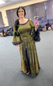 Queen-Elinor-medieval-dance-at-FRCC-homeschool